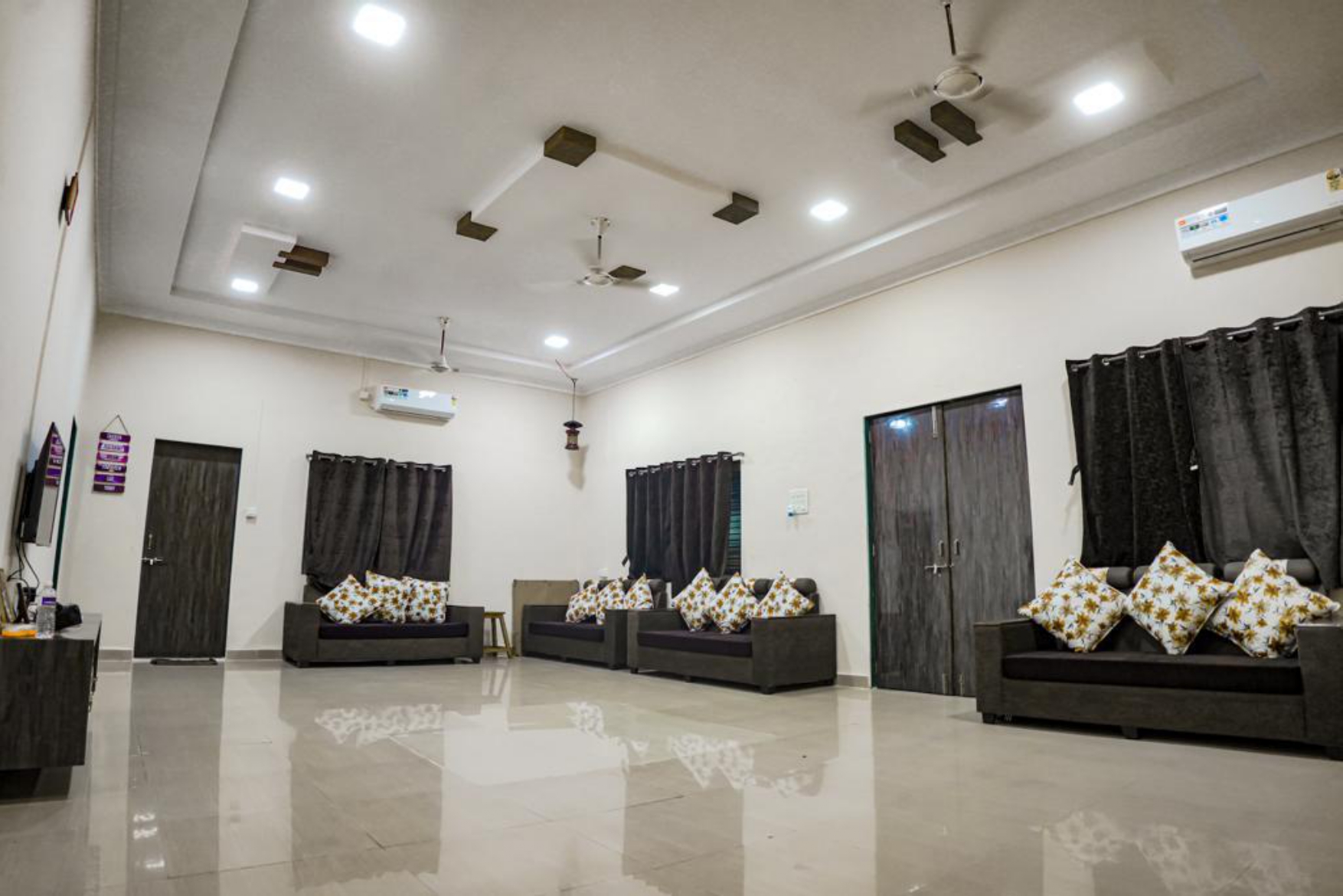 MALLE Swimming Pool View 2